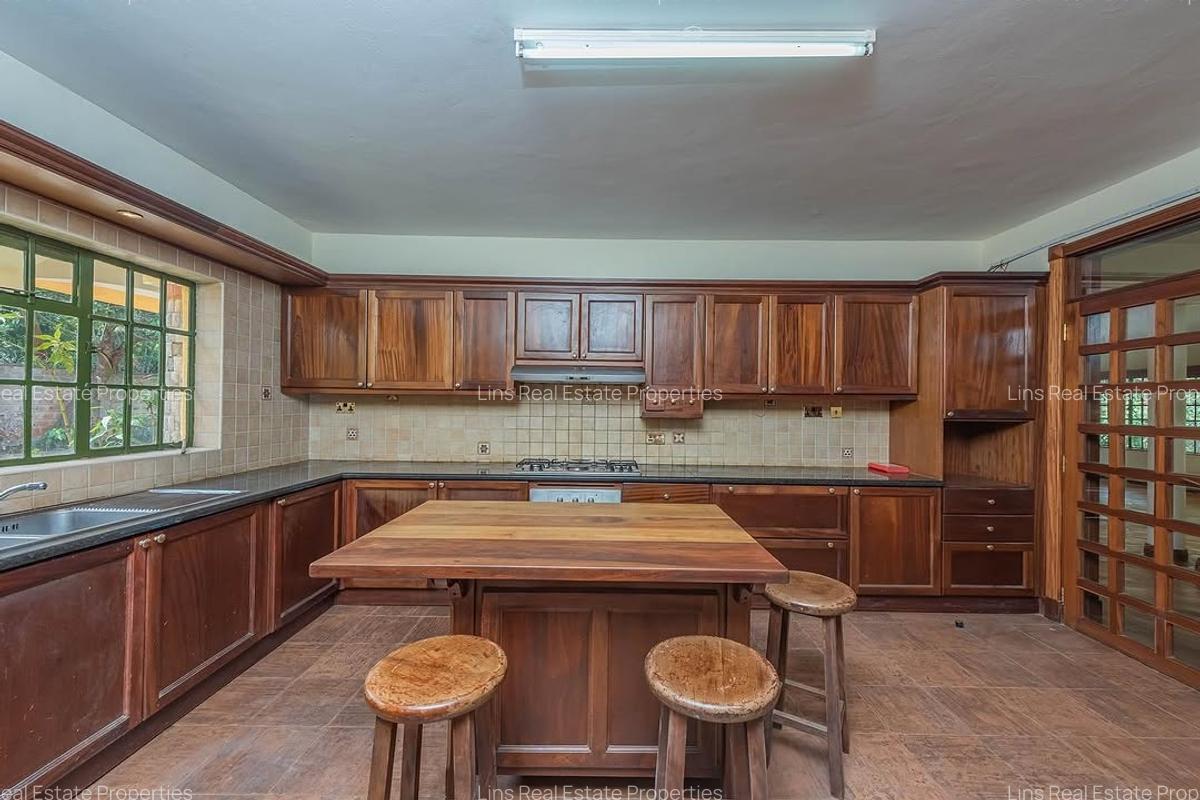 4 Bed Townhouse with En Suite in Lavington - 3