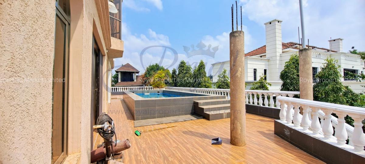 6 Bed House with En Suite in Ridgeways - 10