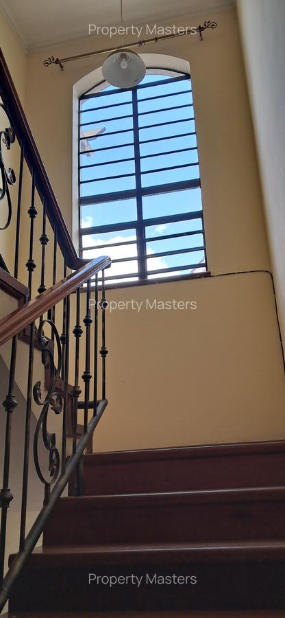 5 Bed Villa with En Suite at Convernt Drive - 6