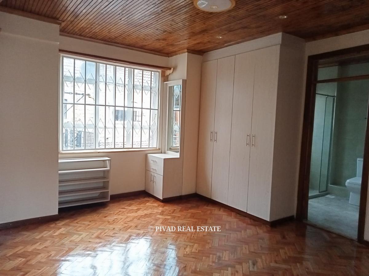 4 Bed House with Swimming Pool in Spring Valley - 5