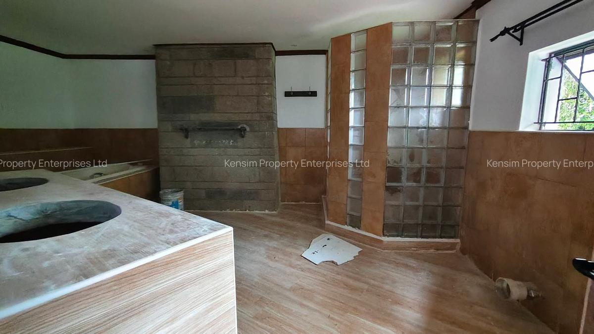5 Bed House with En Suite in Kitisuru - 12