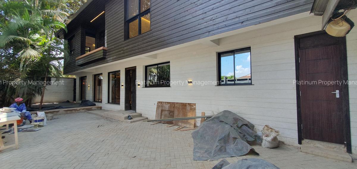 3 Bed House with En Suite at United Nations Avenue - 20