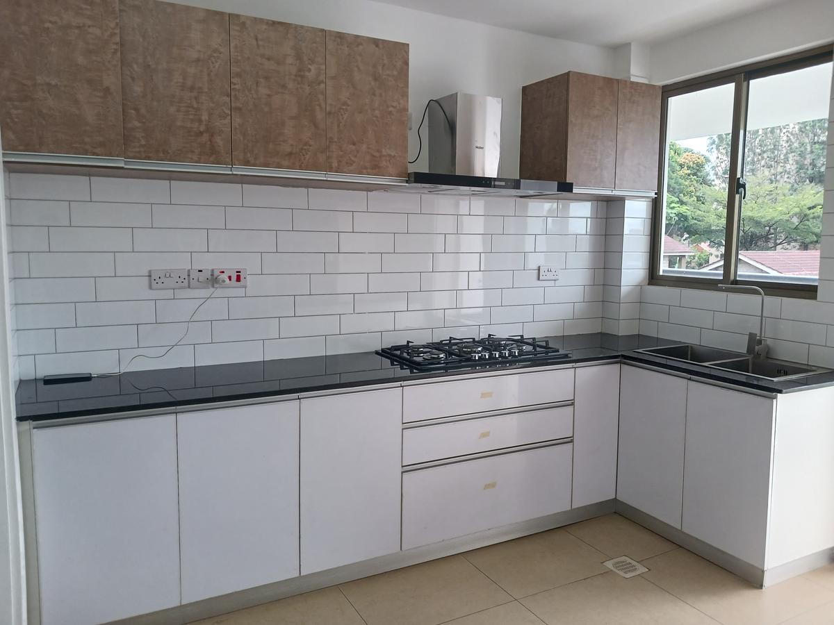 Serviced 3 Bed Apartment with En Suite at Hatheru Road - 6