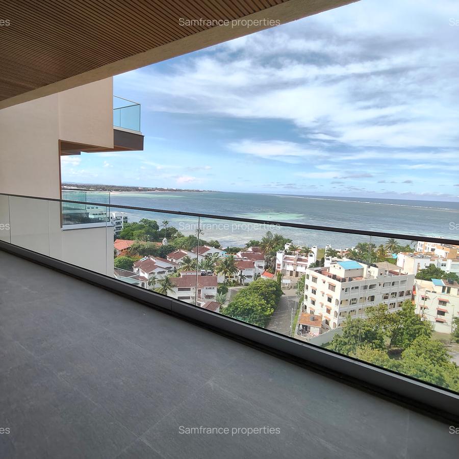 Serviced 3 Bed Apartment with En Suite at 5Th Avanue - 1