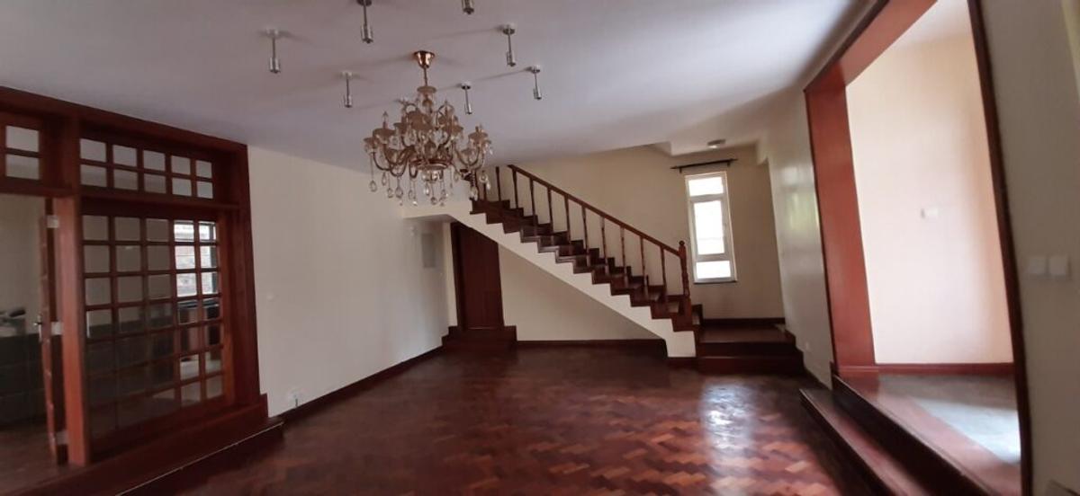 5 Bed Villa with En Suite in Lavington - 6