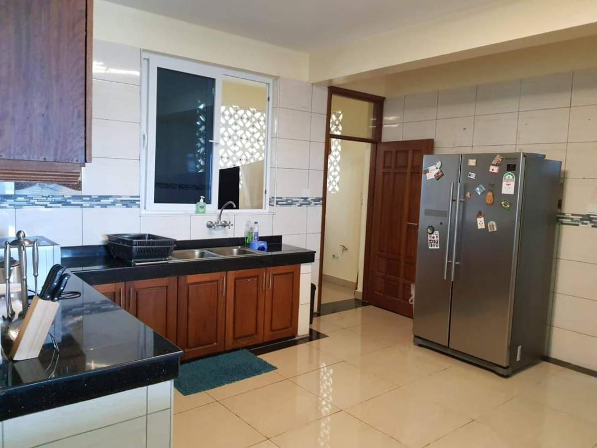 3 Bed Apartment with En Suite at 1St Avenue - 6