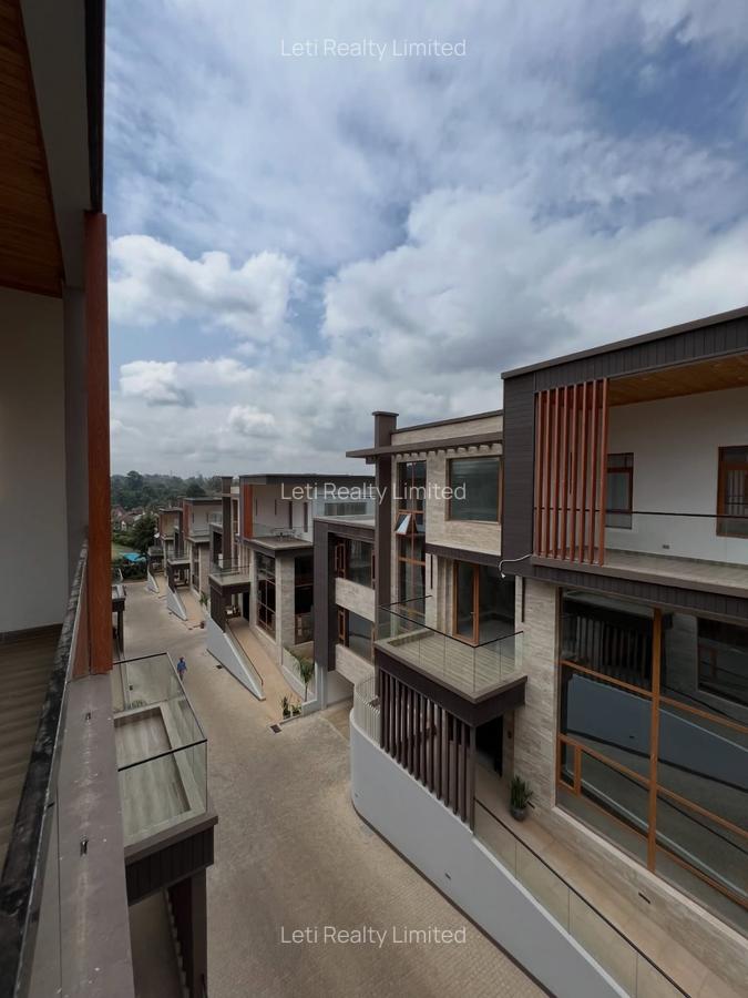 6 Bed Townhouse with En Suite in Lavington - 1