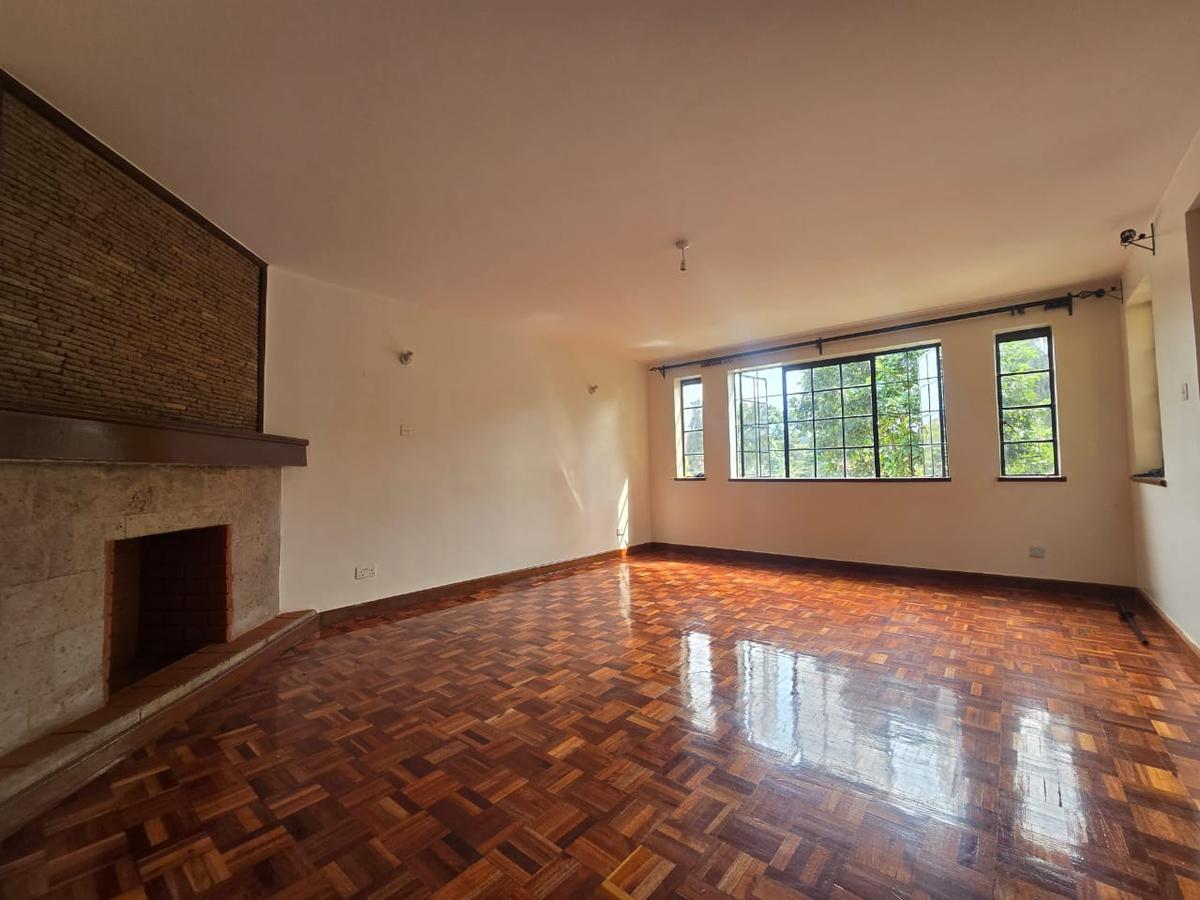 5 Bed Townhouse with En Suite in Lavington - 3