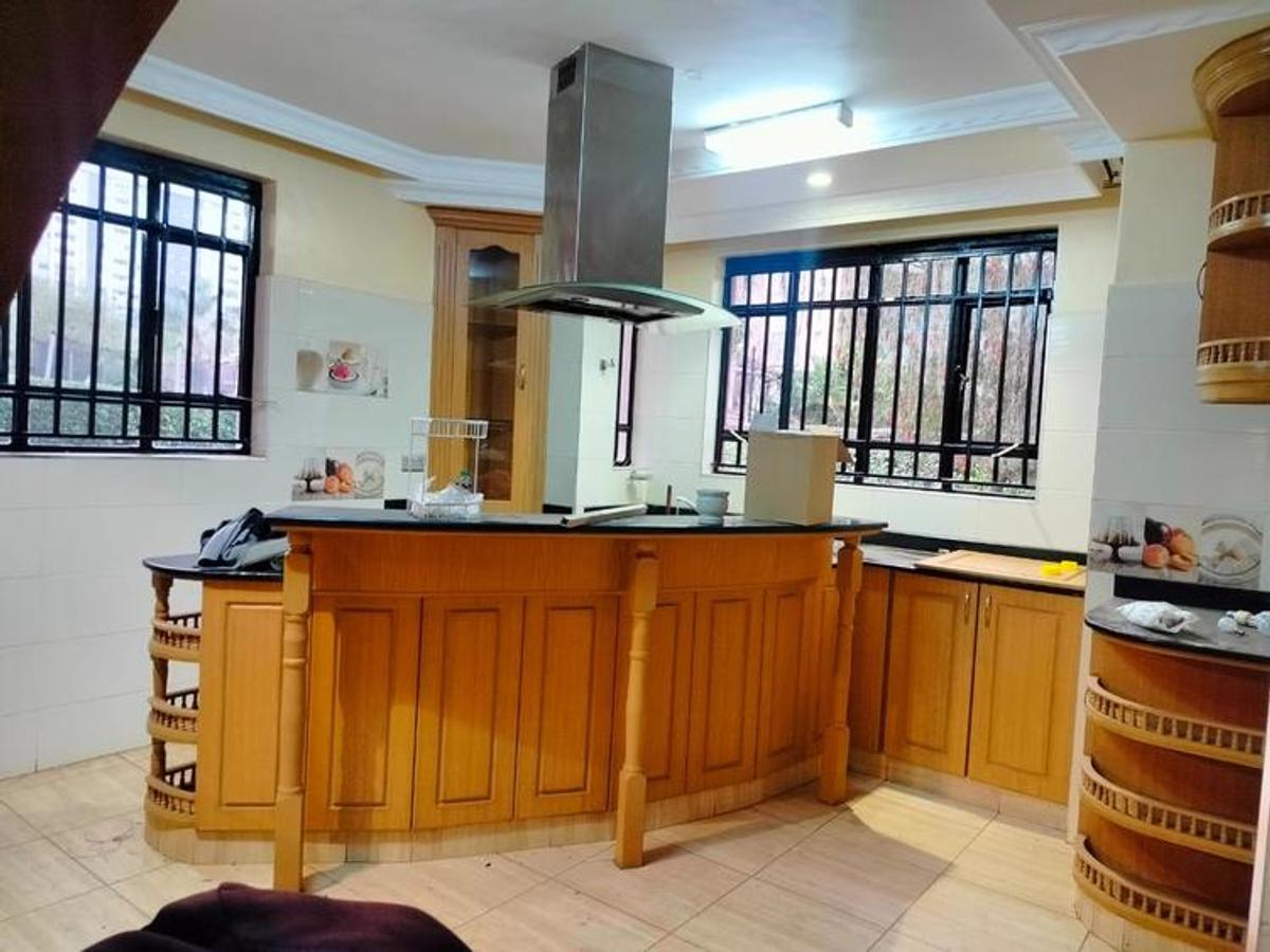 4 Bed Townhouse with En Suite at Lavington - 12