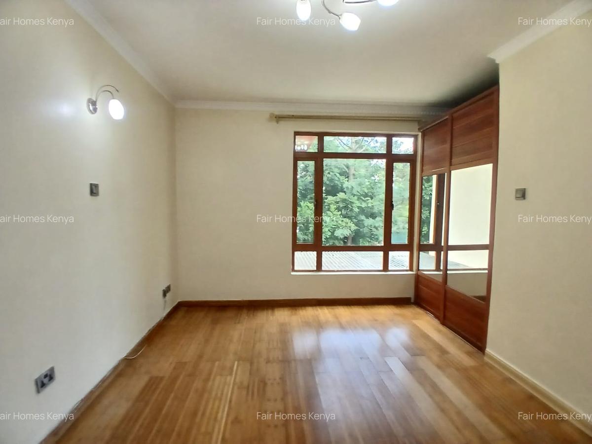 5 Bed Townhouse with En Suite at Riverside Drive - 10