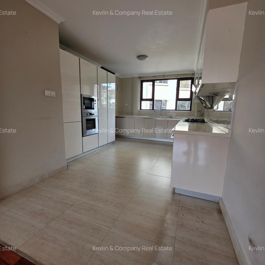 3 Bed Apartment with En Suite in Riverside - 4