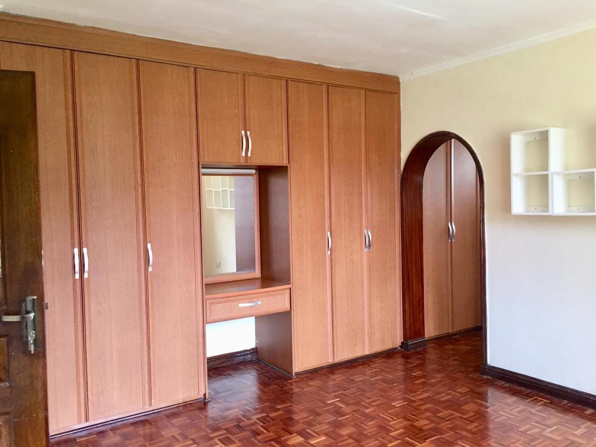 4 Bed House with En Suite in Runda - 16