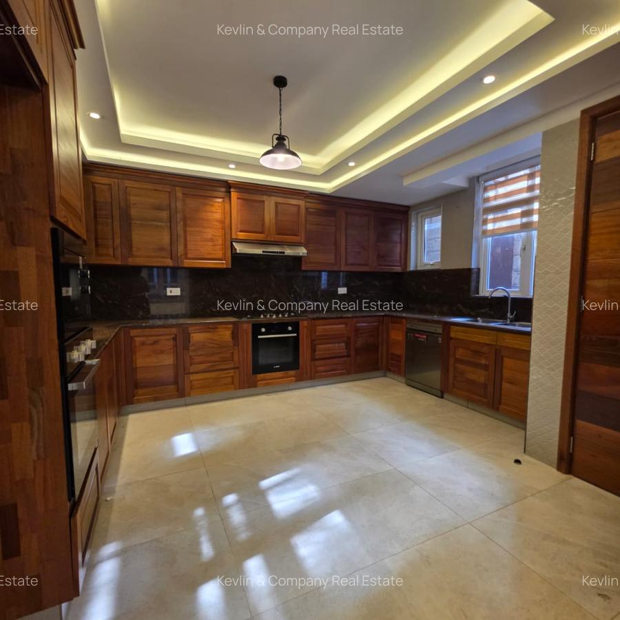 6 Bed Villa with En Suite in Lavington - 4