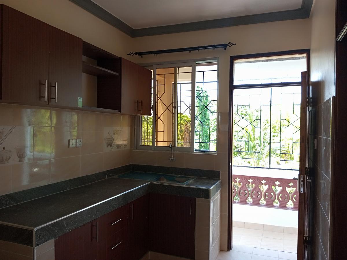 3 Bed Apartment with Parking at Beach Road - 14