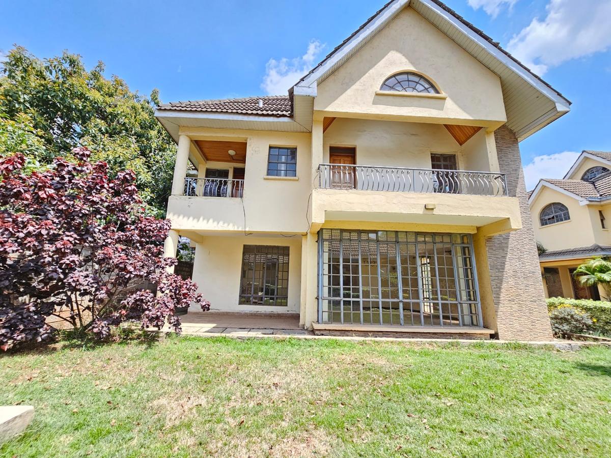 4 Bed House with En Suite in Lavington - 3