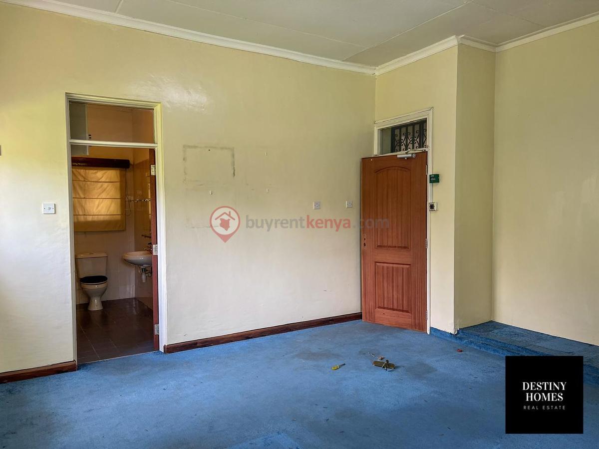 4 Bed House with En Suite in Riverside - 3