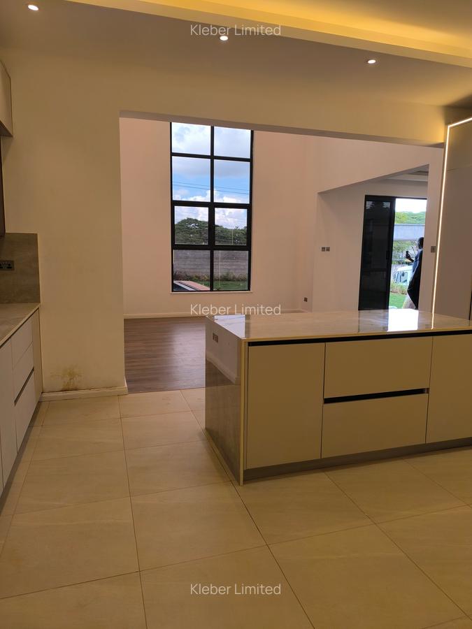 5 Bed Villa with En Suite at Lavington - 13