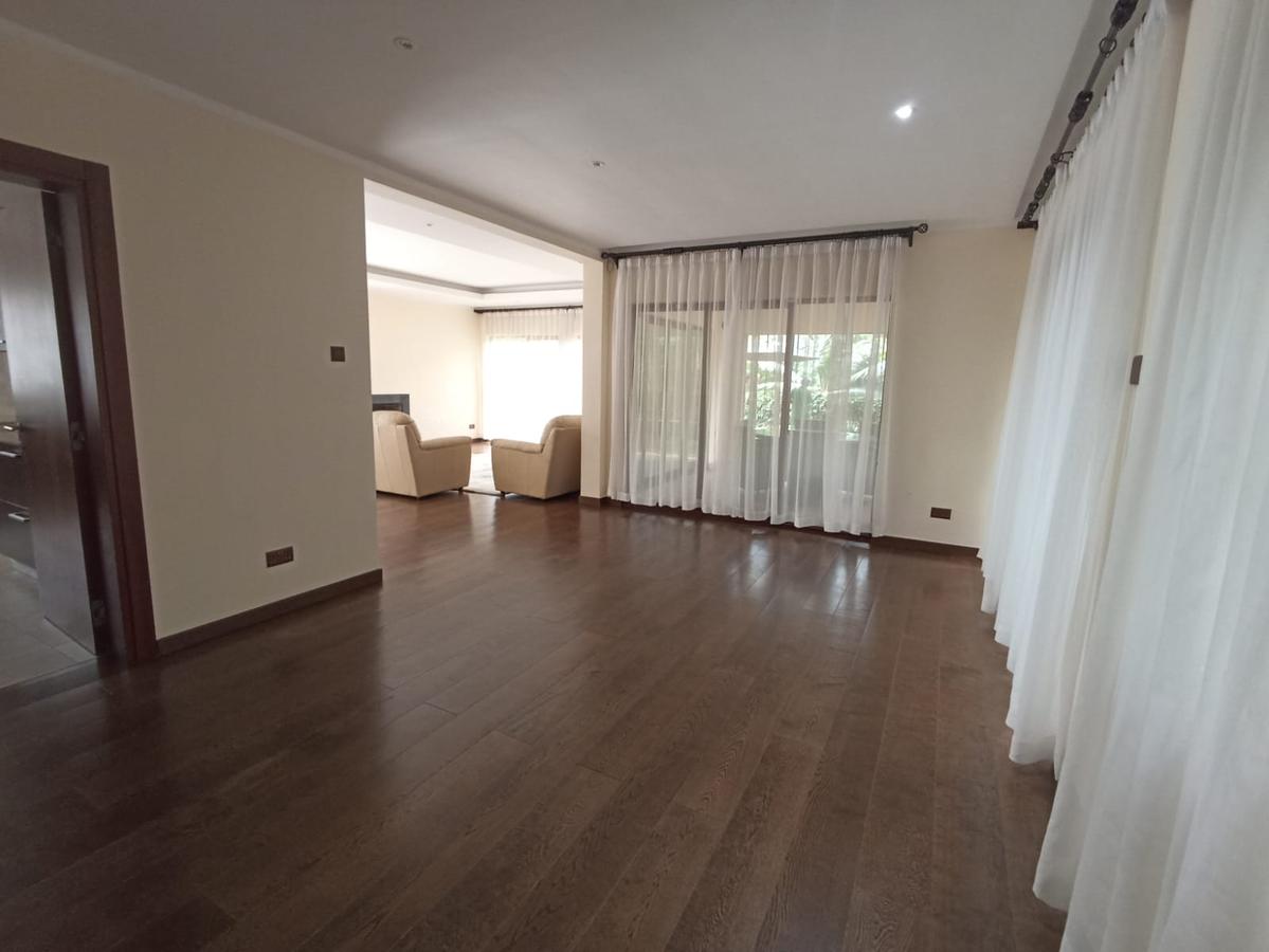 5 Bed Townhouse with En Suite in Lavington - 16