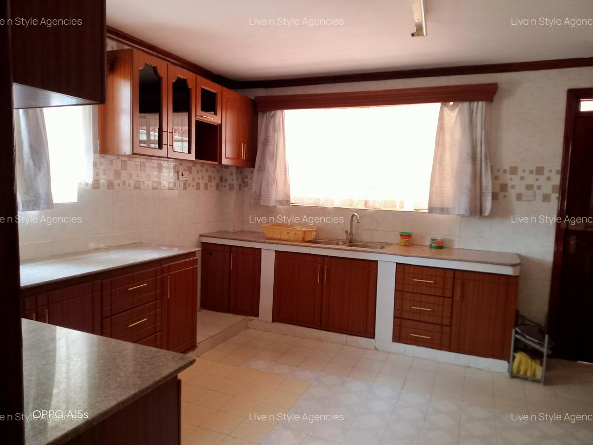 5 Bed House with En Suite in Runda - 7