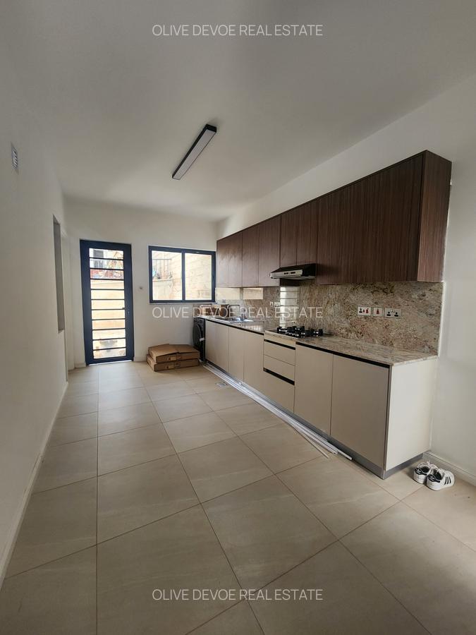 5 Bed Villa with En Suite in Lavington - 16