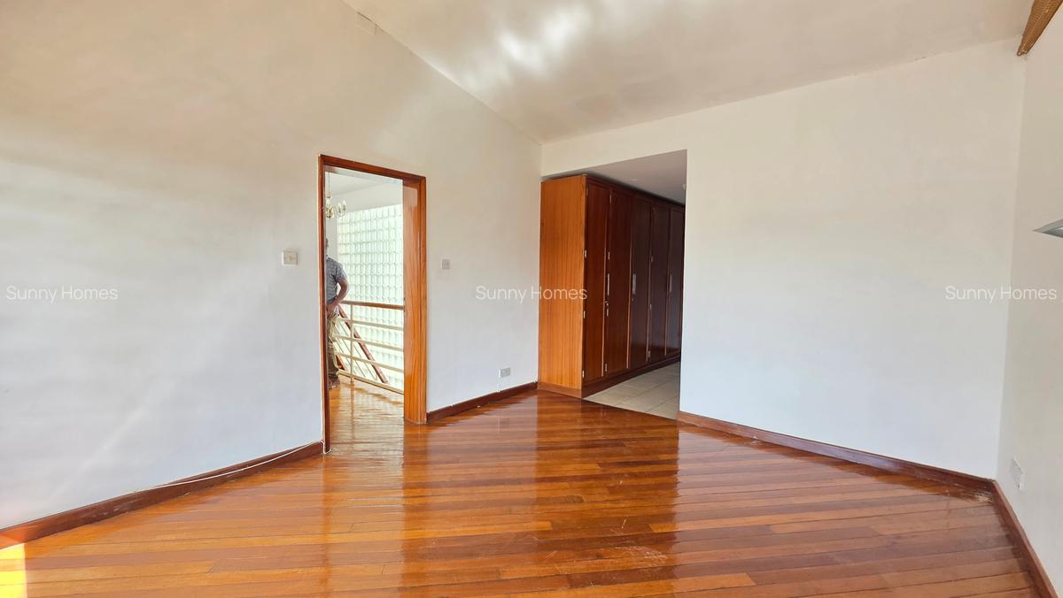 4 Bed Townhouse with En Suite at Convent Drive - 15