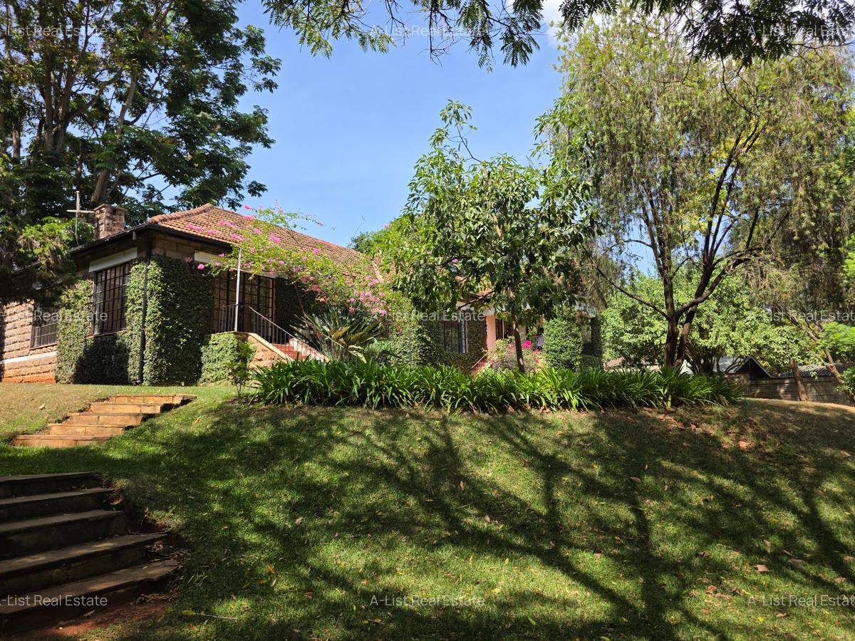 4 Bed House with En Suite at Lavington - 3