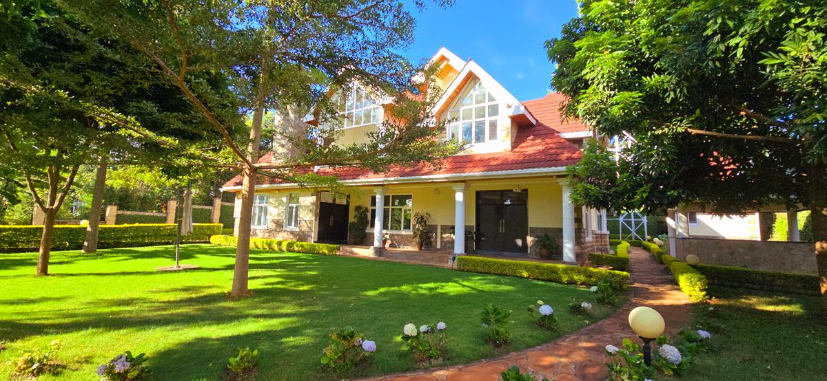 5 Bed House with En Suite at Mimosa Drive - 15