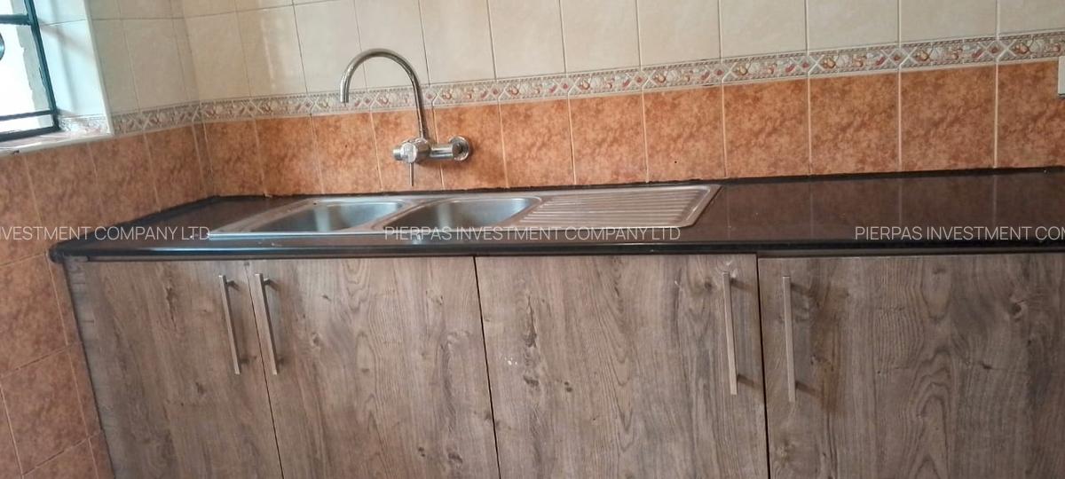 6 Bed Villa with En Suite in Lavington - 2