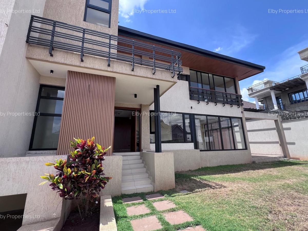 4 Bed House with En Suite in Membley - 1