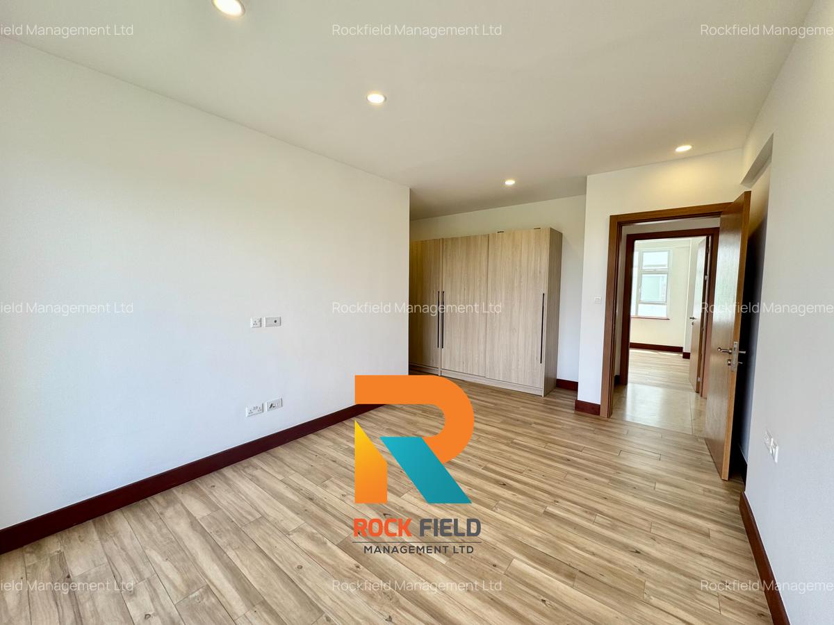 3 Bed Apartment with En Suite in Parklands - 9