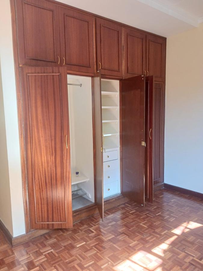 4 Bed Townhouse with En Suite at Hatheru Road - 14