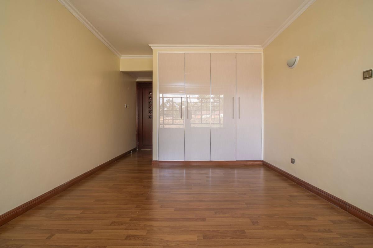 5 Bed Townhouse with En Suite in Westlands Area - 16