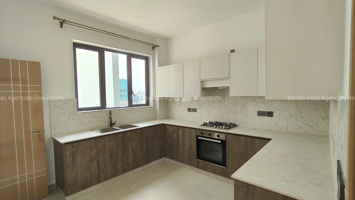 3 Bed Apartment with En Suite at Brookside - 9
