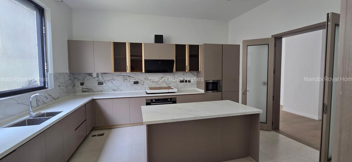 5 Bed Townhouse with En Suite at Lavington Green - 6