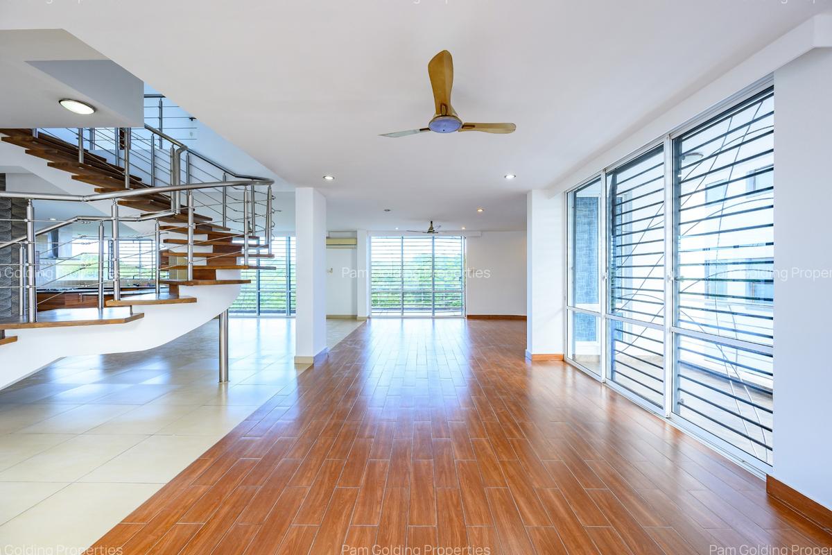 4 Bed Apartment with En Suite at Greenwood Drive - 2