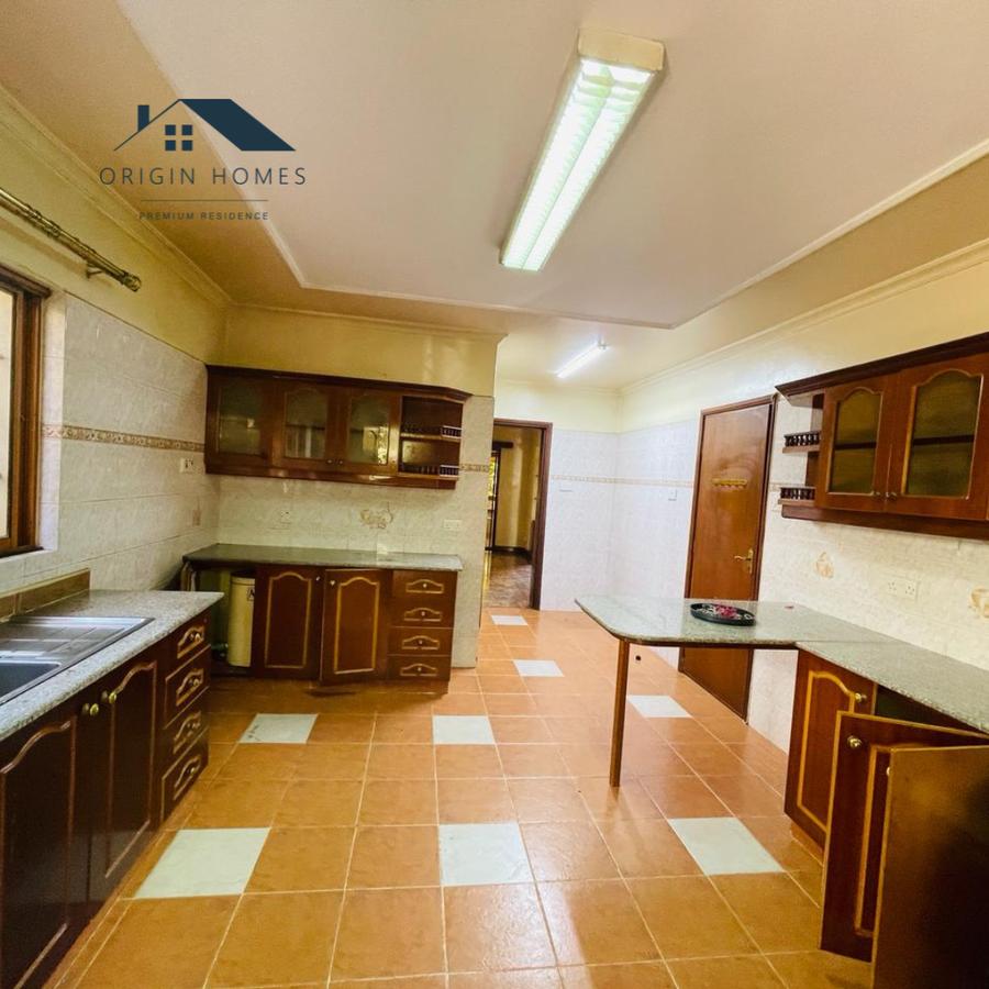 5 Bed Townhouse with En Suite at Westlands - 5