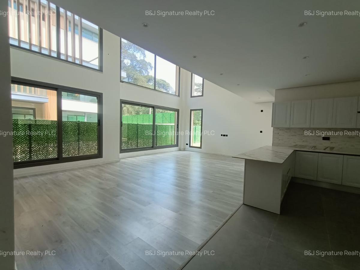 5 Bed Villa with En Suite in Lavington - 1