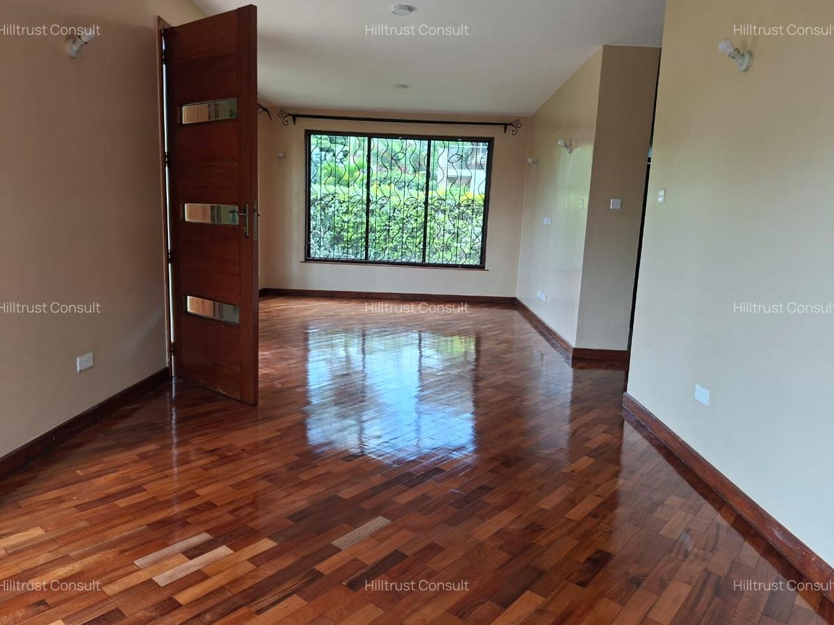 4 Bed Townhouse with En Suite in Ridgeways - 7