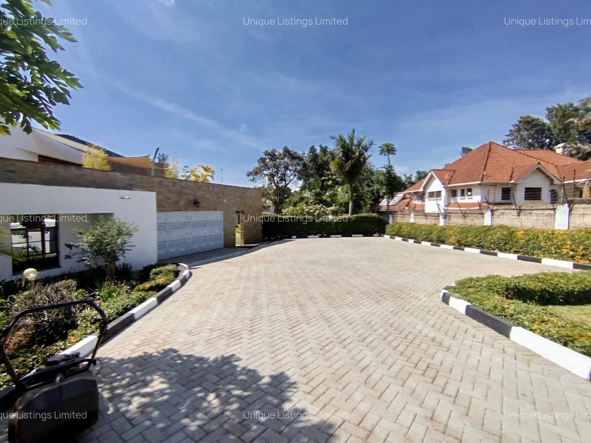 4 Bed House with En Suite in Runda - 14