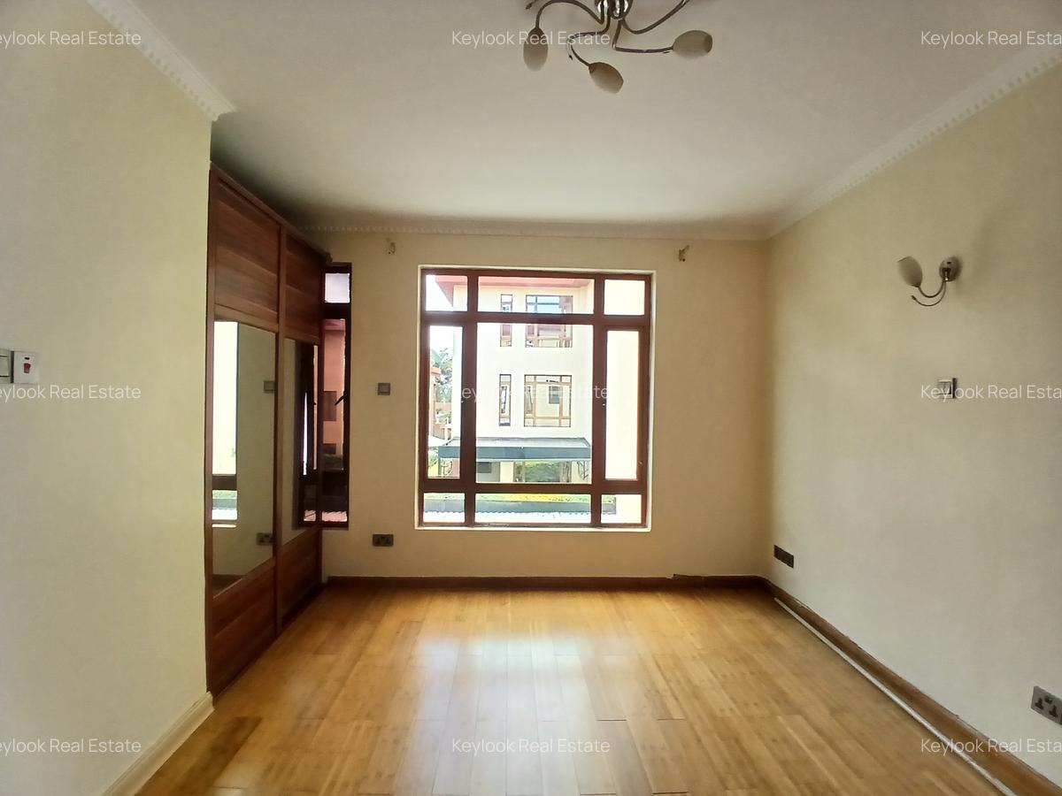 5 Bed Townhouse with En Suite at Lavington Green - 13