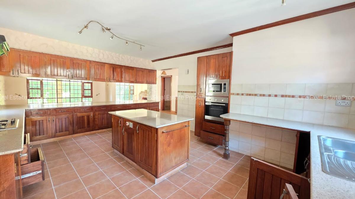 4 Bed Townhouse with En Suite in Spring Valley - 9