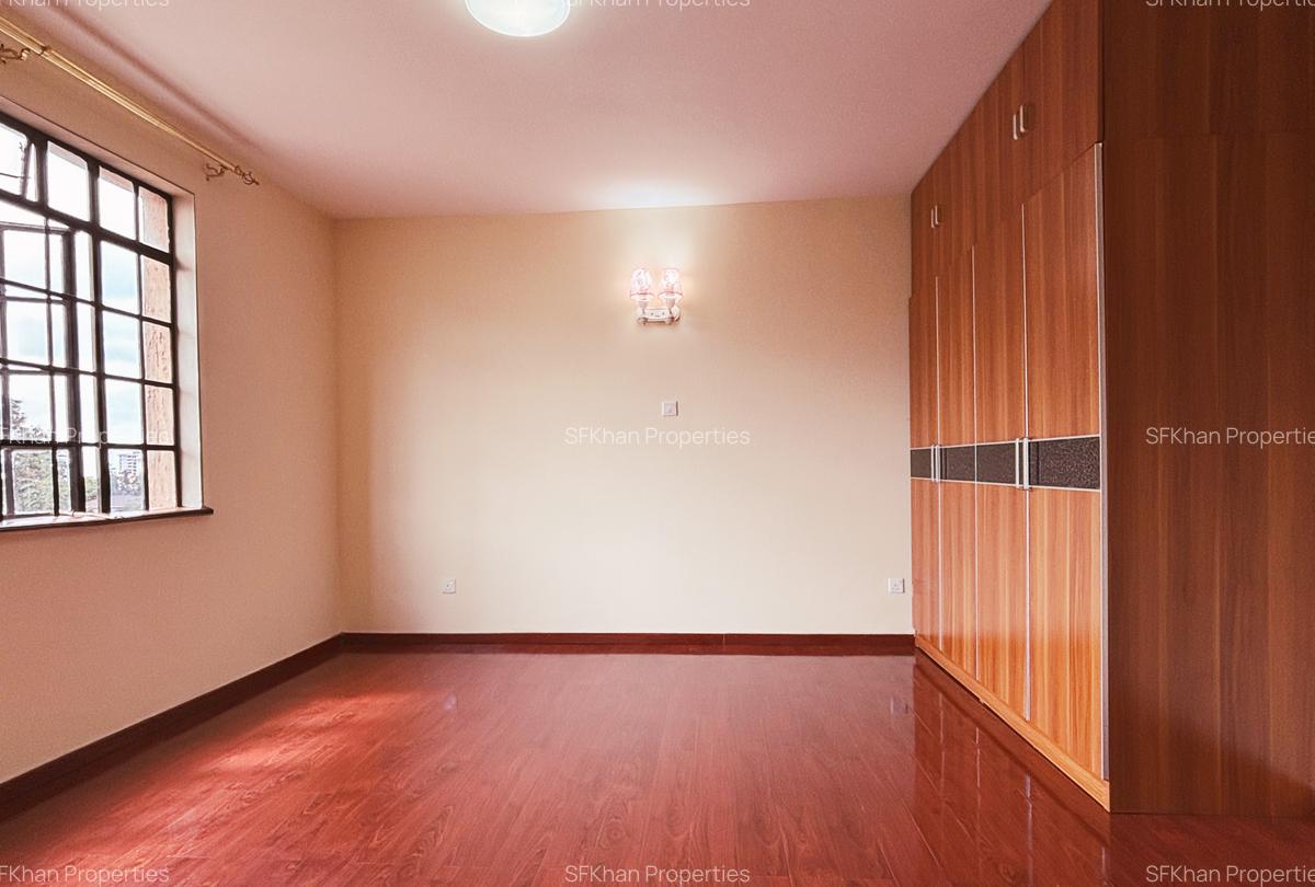 2 Bed Apartment with En Suite at Hendred Avenue - 13