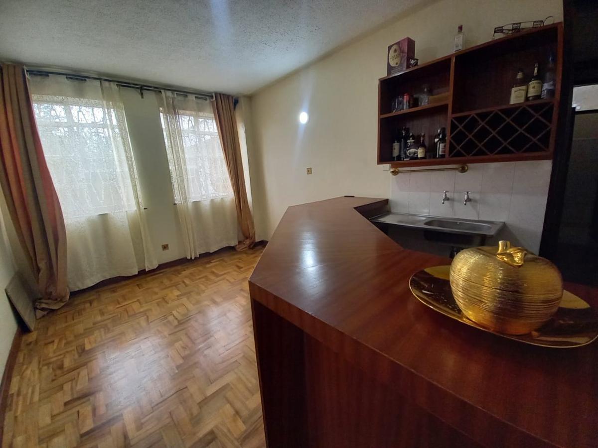 5 Bed House with En Suite in Lavington - 5