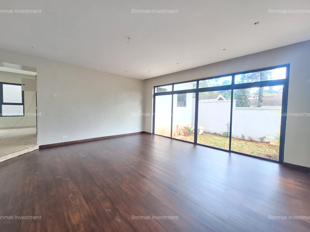 5 Bed Townhouse with En Suite at Lavington Green - 16