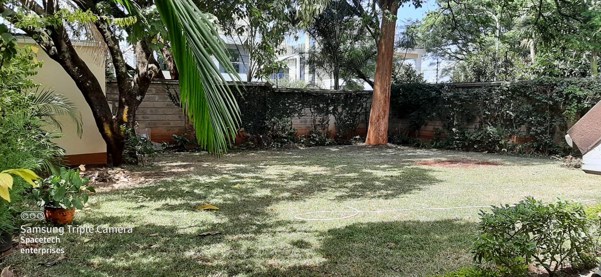 5 Bed Townhouse with En Suite in Lavington - 4