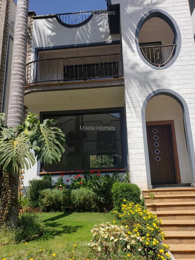 5 Bed Townhouse with En Suite at Grevillea Groove - 1