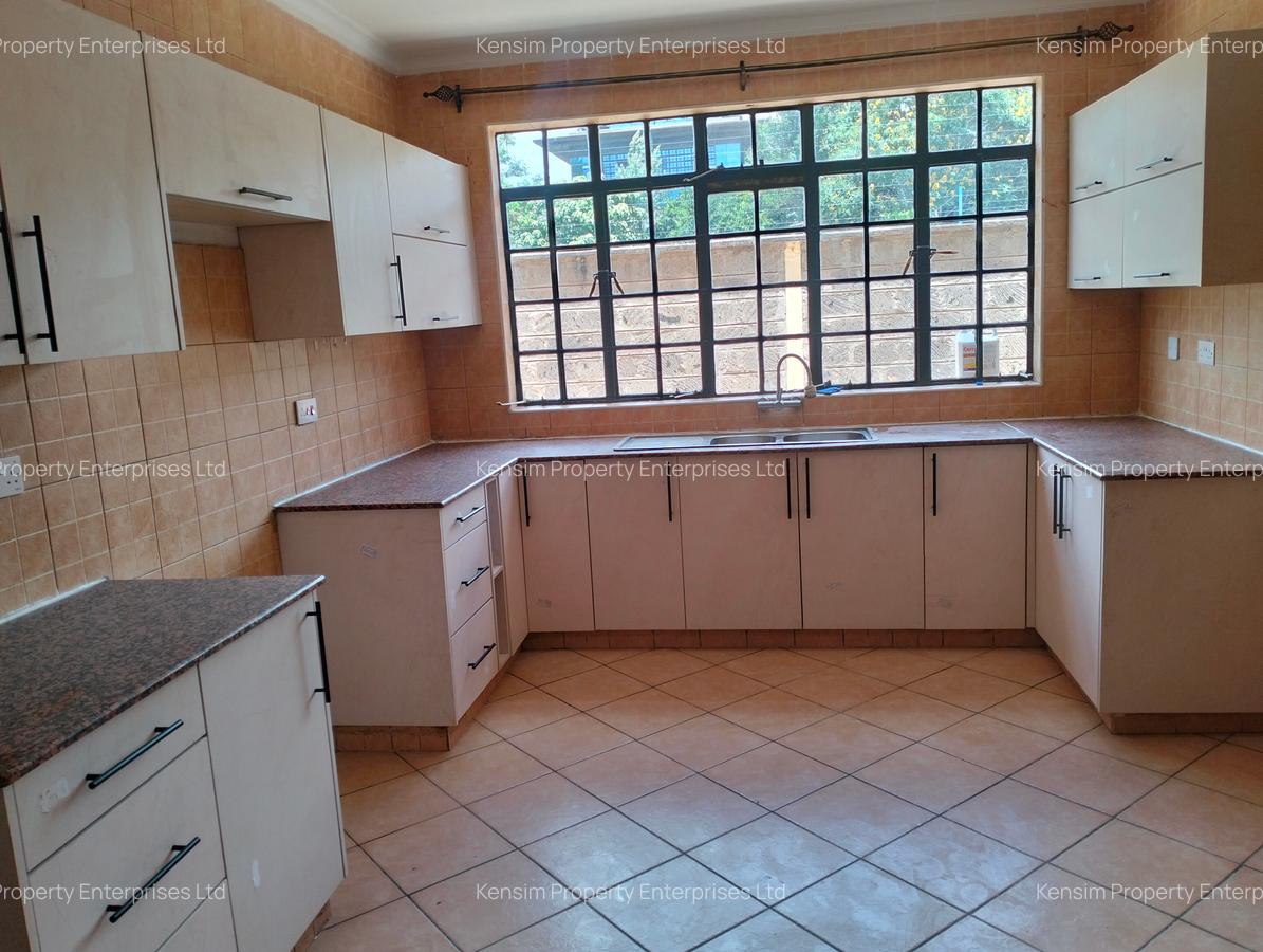 4 Bed Townhouse with En Suite in Lavington - 12
