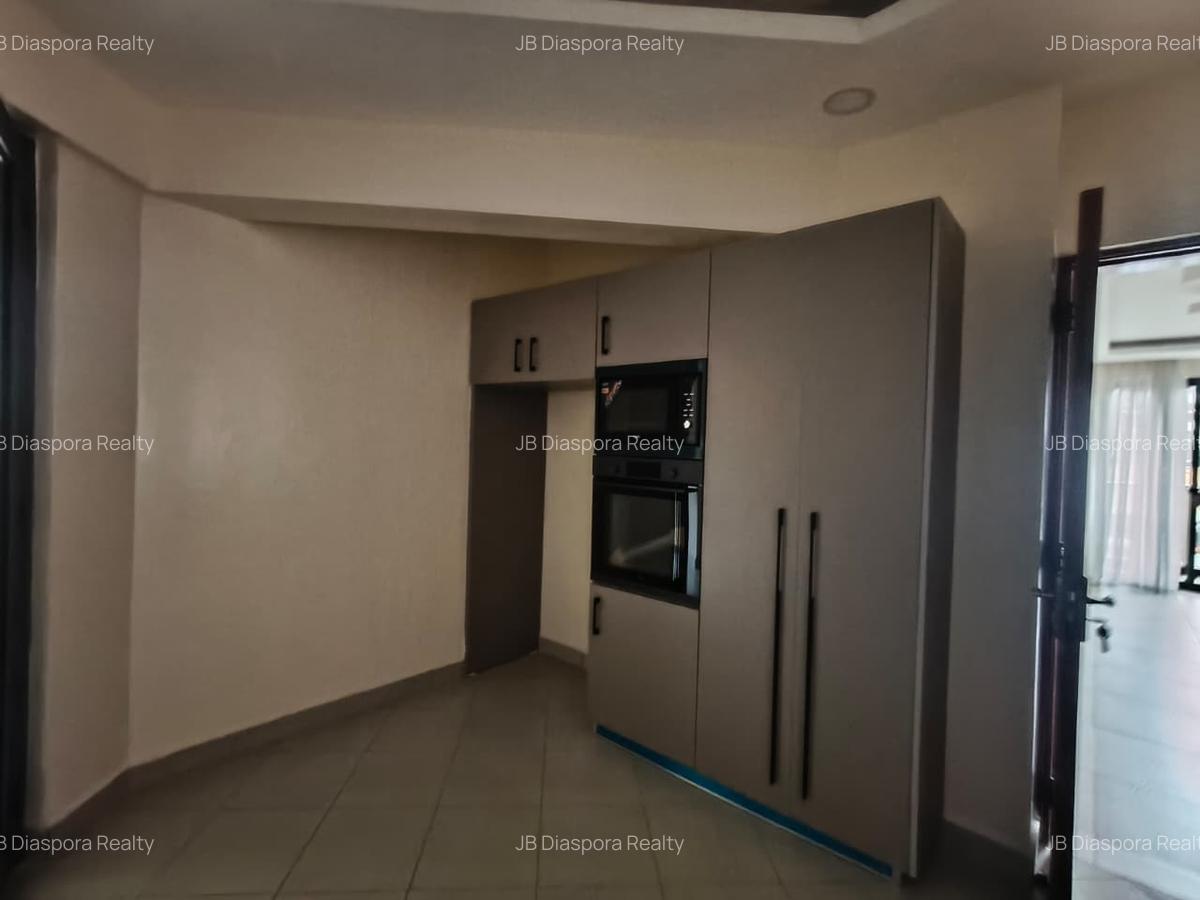 2 Bed Apartment with En Suite at Wood Avenue - 13