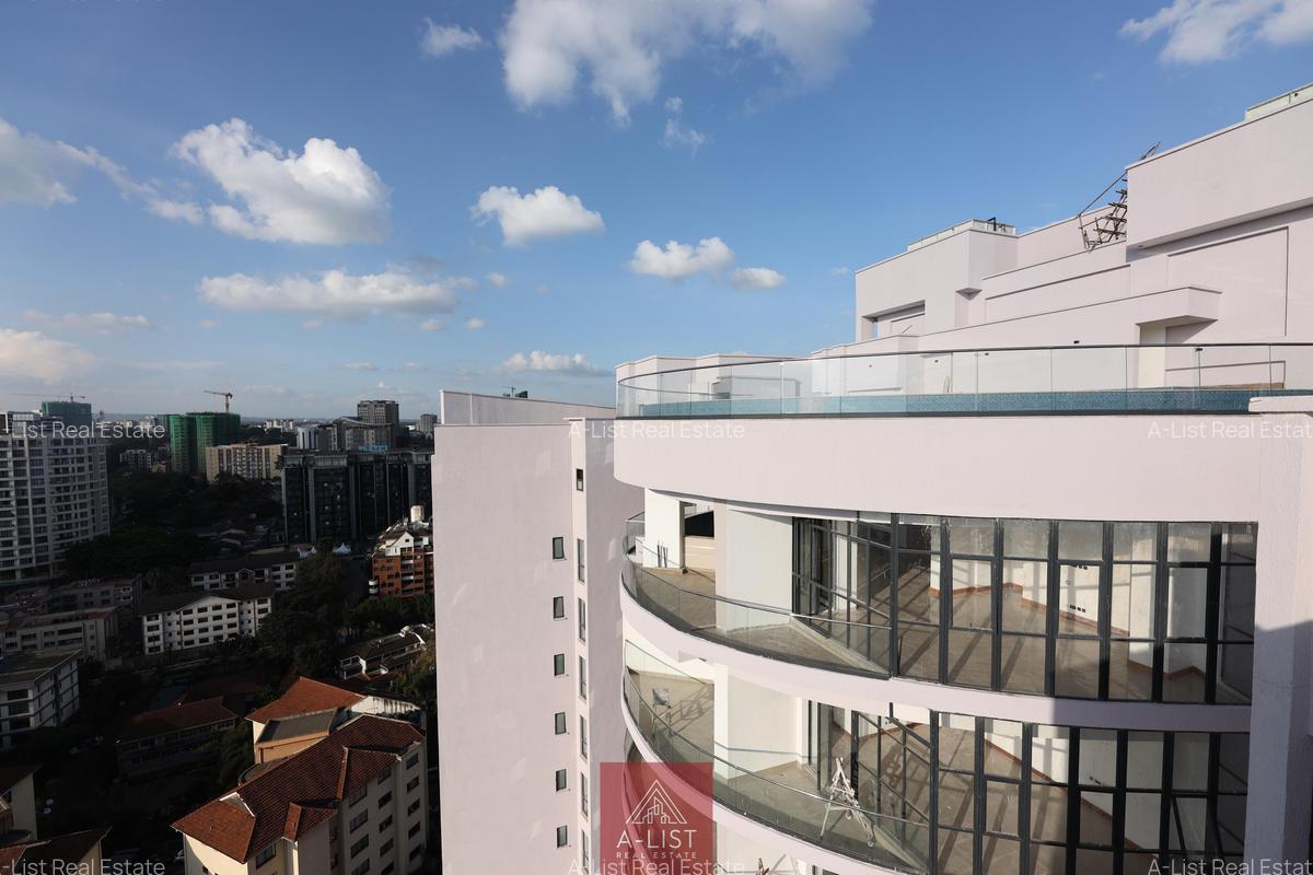 3 Bed Apartment with En Suite at Riverside - 18