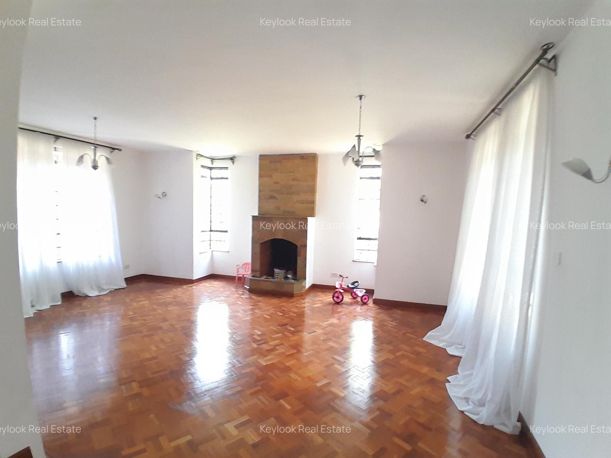 4 Bed Townhouse with En Suite at Lavington - 4